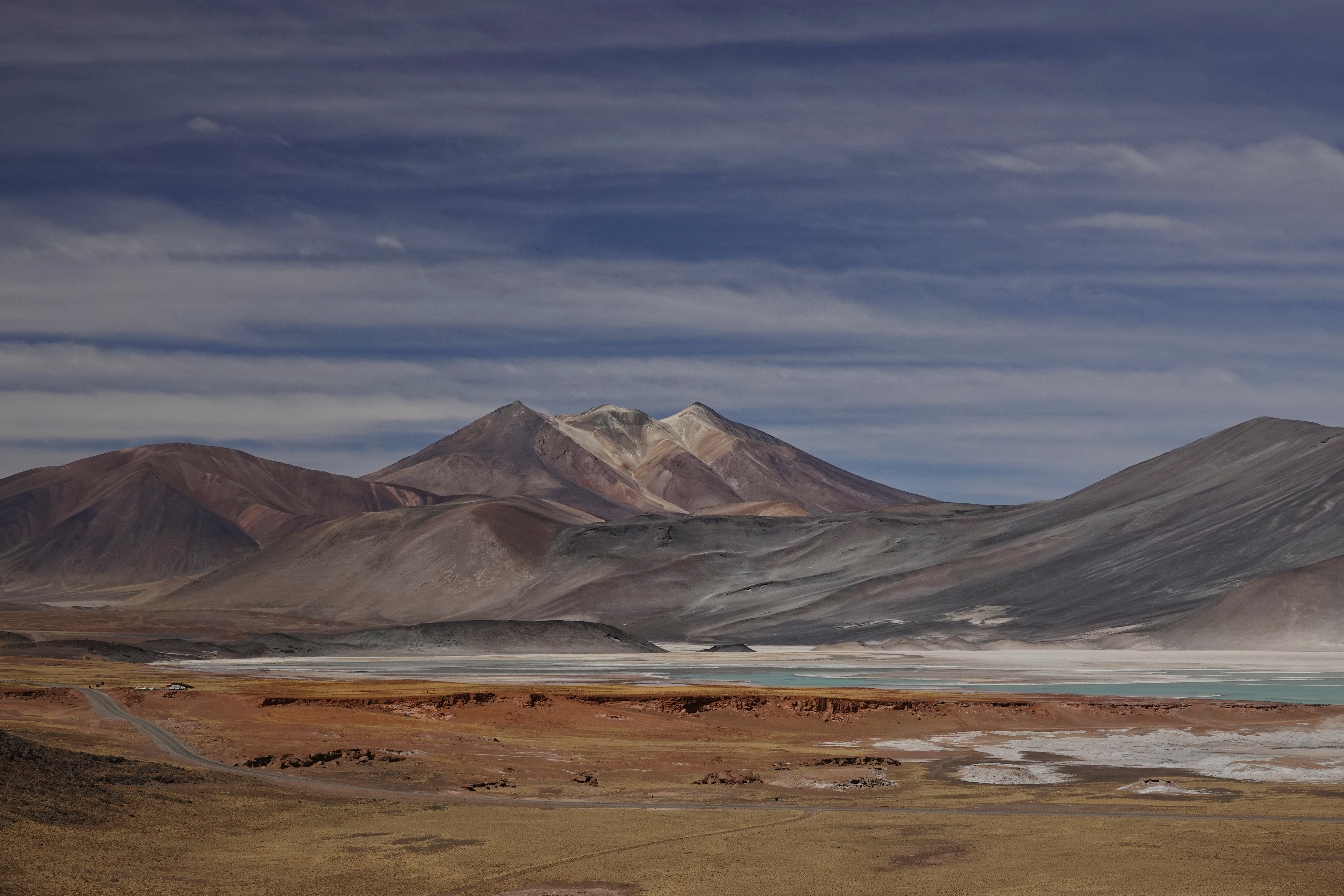 Lagune et montagnes de la Puna chilienne